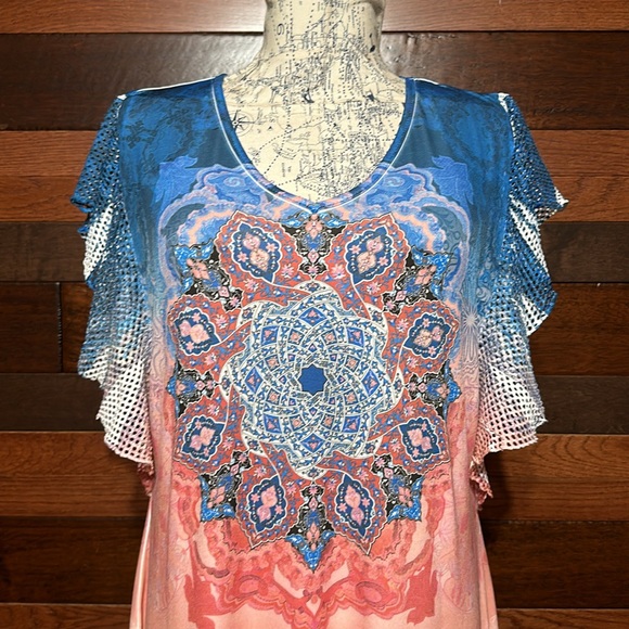 🌞NWOT Avenue V Neck Short Lacey Sleeve Blue and Pink Mandala Pattern Blouse - Picture 4 of 11